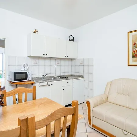 아파트 Nikolina *