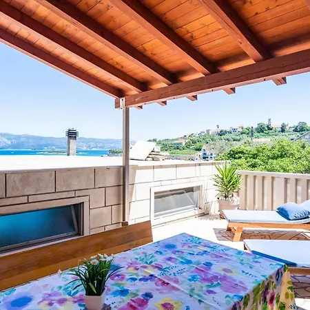 Nikolina 룸바르다