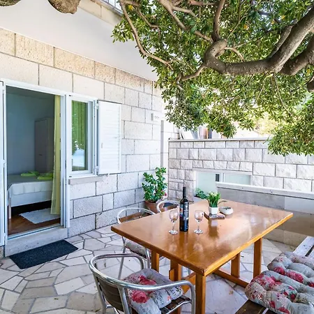 Nikolina 아파트 *