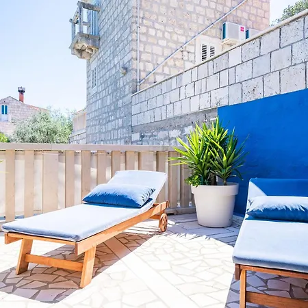 Nikolina 룸바르다