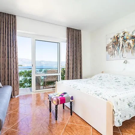 Nikolina 룸바르다